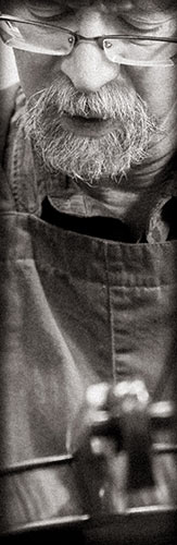 Photo of David Van Zandt with violin